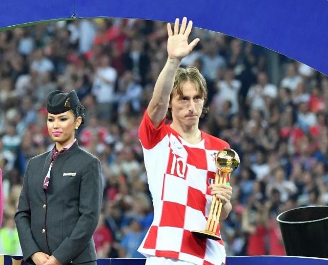 记者：下个月刘祝润就要当爸爸了，孩子会在大连出生