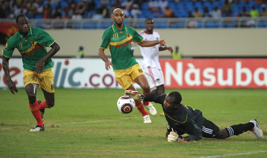 德媒：法兰克福对阵巴萨前召开会议，担心球队会遭遇惨案