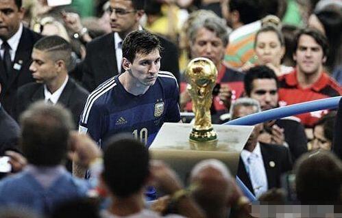 阿劳霍启程赴特拉维夫休整，弗里克称属私人事务