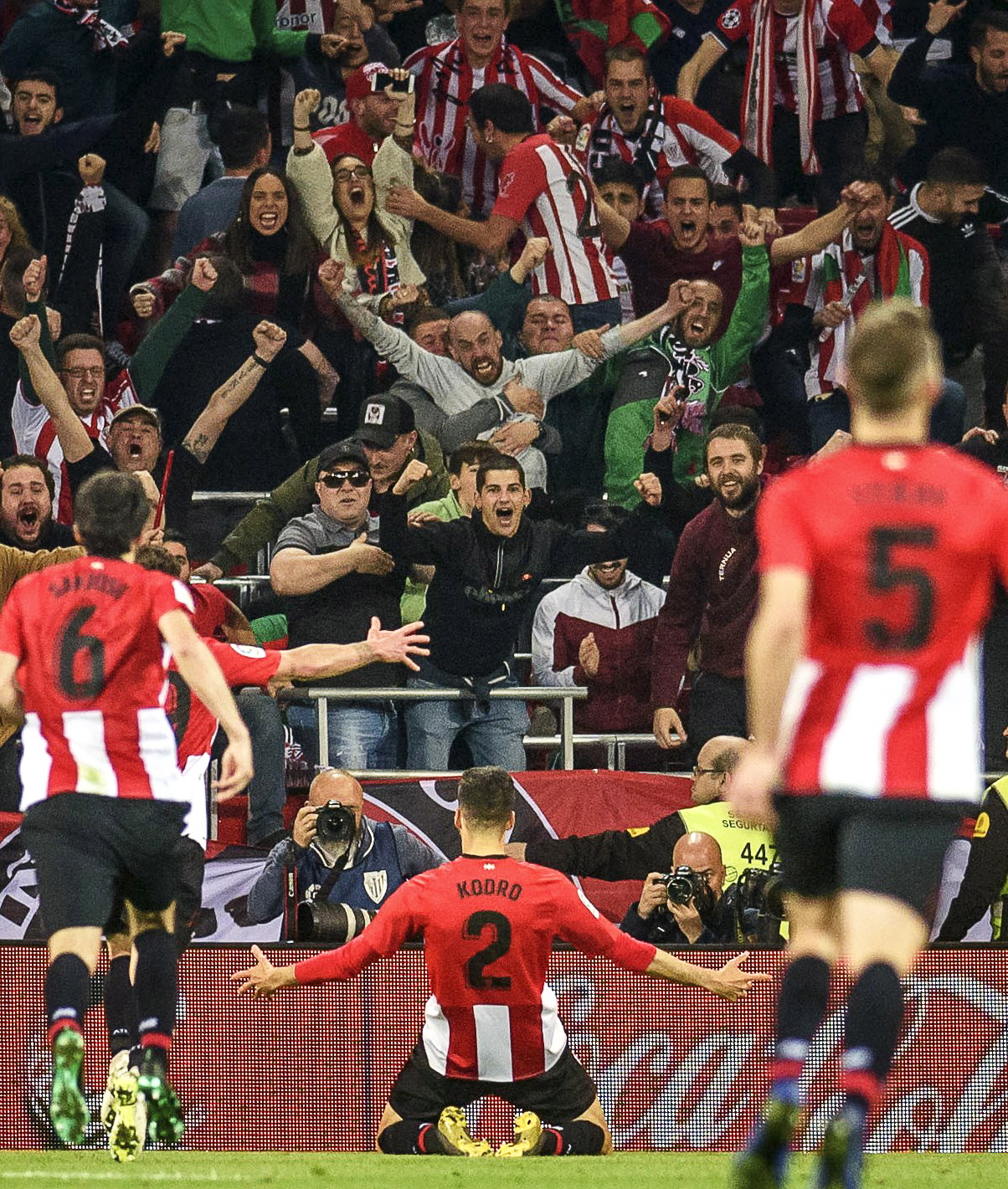 篮球篮网球队训练成果展示