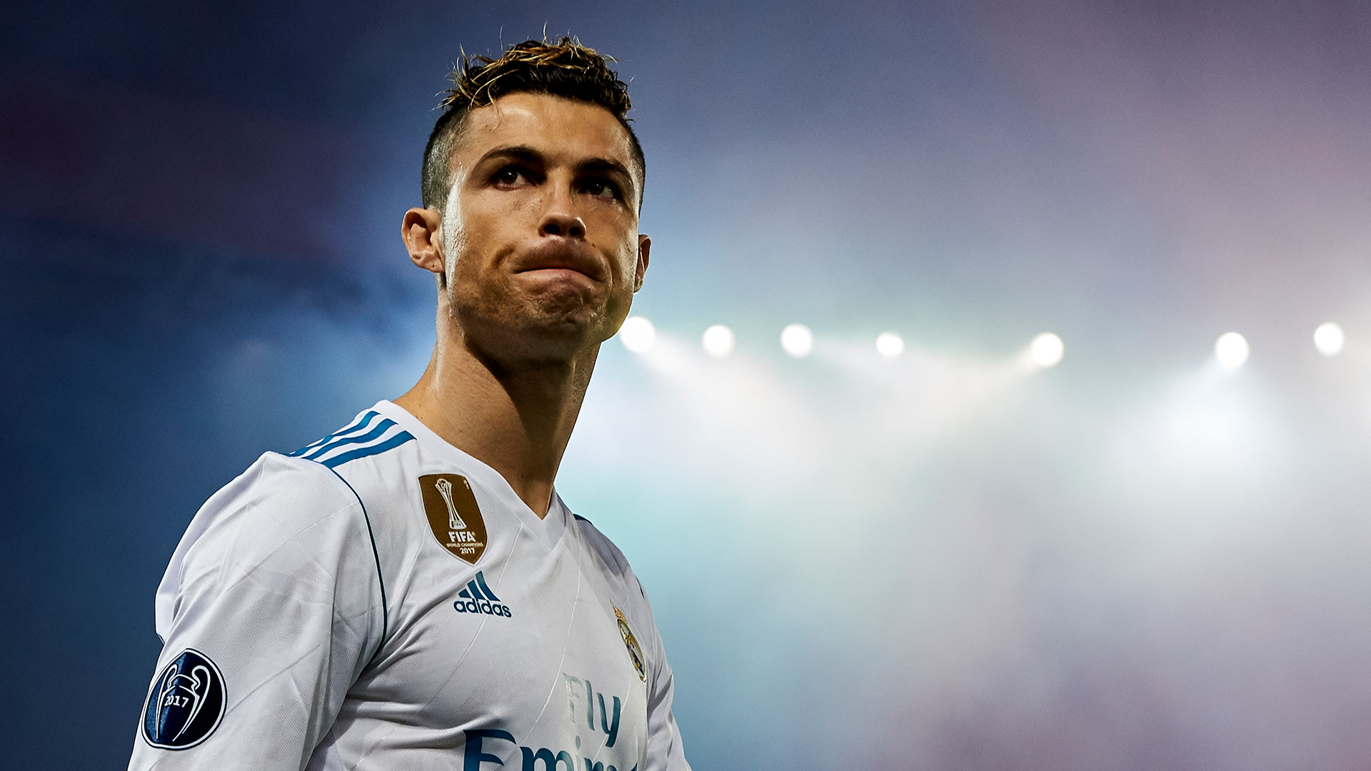 山东泰山推出官方授权球星卡，每盒售价698元